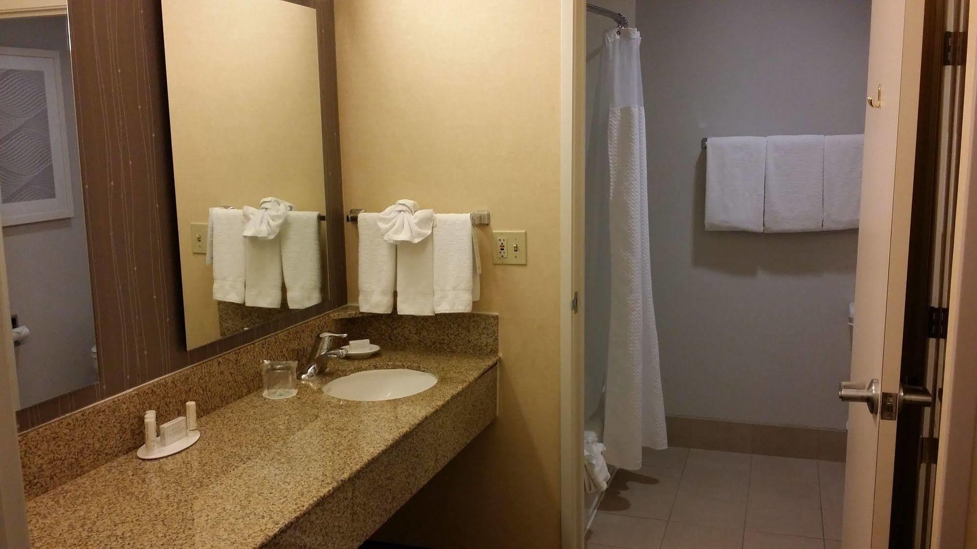 คอร์ตยาร์ด สต็อกตัน Hotel ภายนอก รูปภาพ